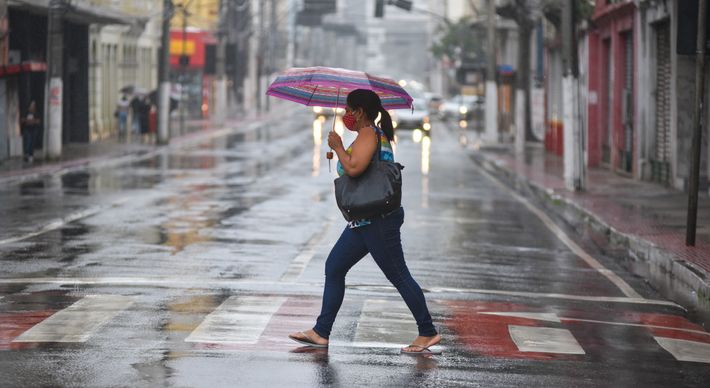 Ciclone vai se posicionar sobre o mar na costa do Rio Grande do Sul, mas frente fria avança para o Espírito Santo a partir de quarta-feira (30), trazendo instabilidade para todas as regiões capixabas