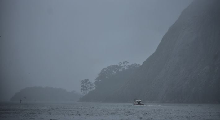 Aviso laranja, de perigo de acumulado de chuva, compreende 10 cidades, e o amarelo, de perigo potencial de chuva intensa, vale para 25 municípios; avisos são válidos até esta terça (25)