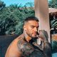 Imagem - Foto: Lucas Lucco exibe corpão sarado e tatuado só de sunga