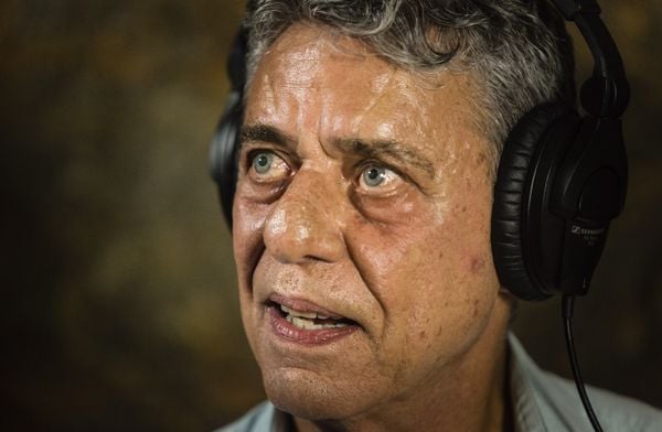 Data: 23/12/2015 - Rio de Janeiro (RJ) - Chico Buarque grava música em apoio as ocupações das escolas de Sao Paulo - Editoria: Cidades - Foto: Fernando Lemos / Agencia O Globo - GZ