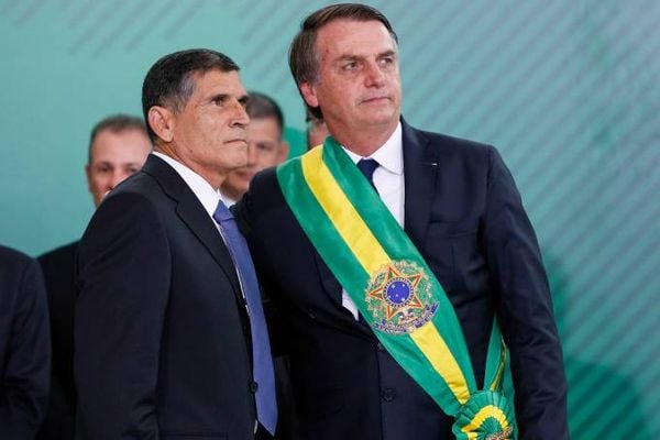 General Santa Cruz ao lado de Bolsonaro