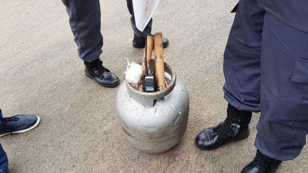 Material apreendido pela polícia durante patrulhamento no Morro do Macaco, em Vitória, nesta sexta-feira (19)