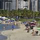 Imagem - Parece verão: com cerca de 1,3 mil mortos, praias do ES seguem cheias