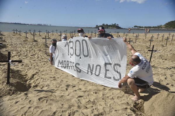 Ato homenageia capixabas mortos pelo novo coronavírus na praia de Camburi, em Vitória por Ricardo Medeiros