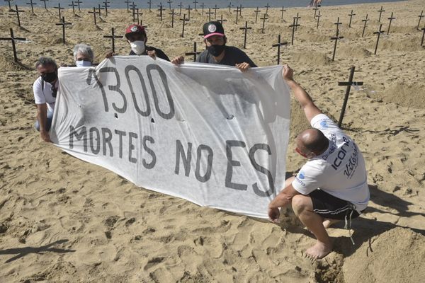 Ato homenageia capixabas mortos pelo novo coronavírus na praia de Camburi, em Vitória por Ricardo Medeiros