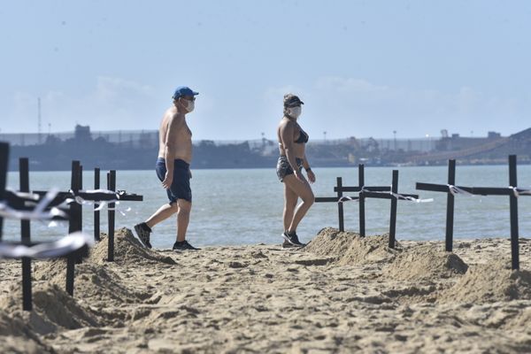 Ato homenageia capixabas mortos pelo novo coronavírus na praia de Camburi, em Vitória por Ricardo Medeiros