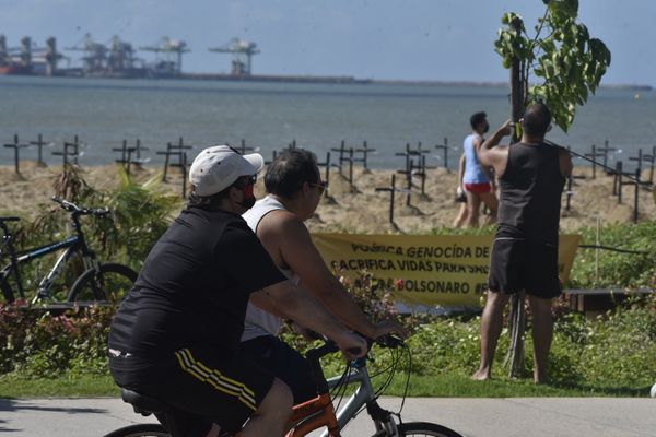 Ato homenageia capixabas mortos pelo novo coronavírus na praia de Camburi, em Vitória por Ricardo Medeiros
