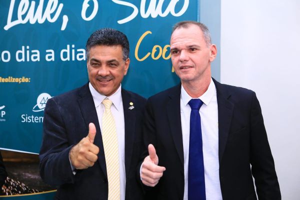 O prefeito de Sooretama, Alessandro Broedel, à direita, testou positivo para a Covid-19
