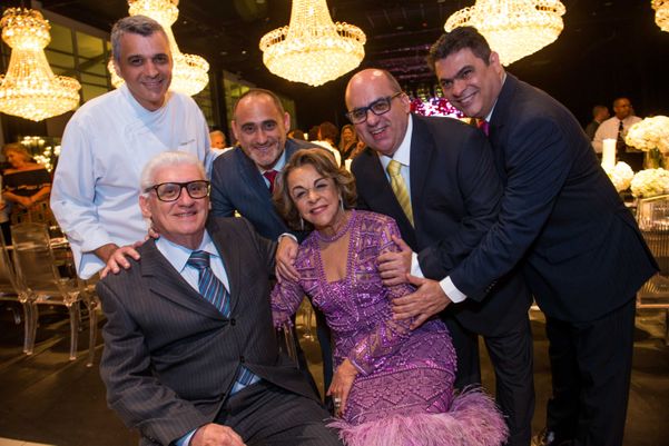 Aniversário de Penha Lima Correa, com os filhos Gustavo, Bruno, Flavio e Adriano e o marido Jorge 