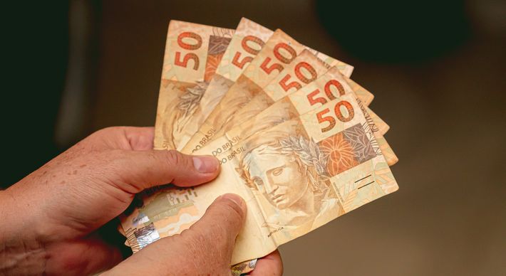 Não há consenso jurídico se repasse de salário de funcionários a parlamentares enquadra-se como delito, improbidade administrativa ou irrelevante penal