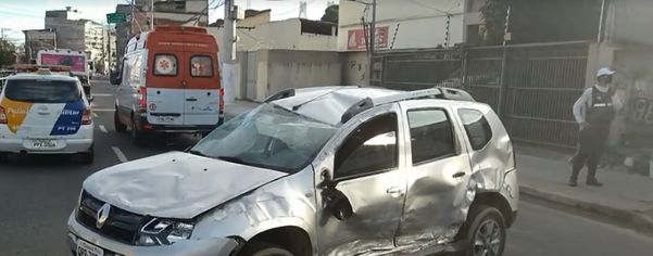 Acidente na Avenida Leitão da Silva