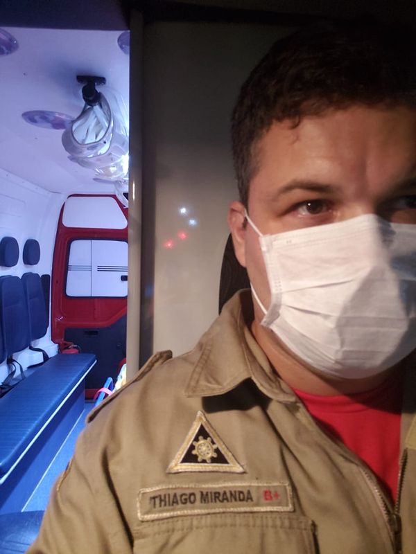 O cabo Thiago Henrique Miranda é bombeiro militar há 11 anos. Motorista do resgate da corporação, está trabalhando durante a pandemia para que serviços essenciais não sejam afetados