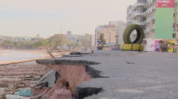 Avenida Beira Mar sofre com erosão desde 2003