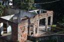 Casas abandonadas eram usadas por traficantes de drogas para controlar movimentação no morro da Piedade(Fernando Madeira)