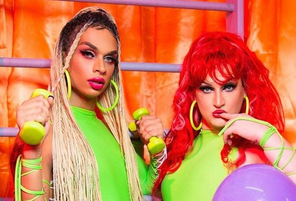 Lia Clark e Kika Boom em imagem de divulgação da música 