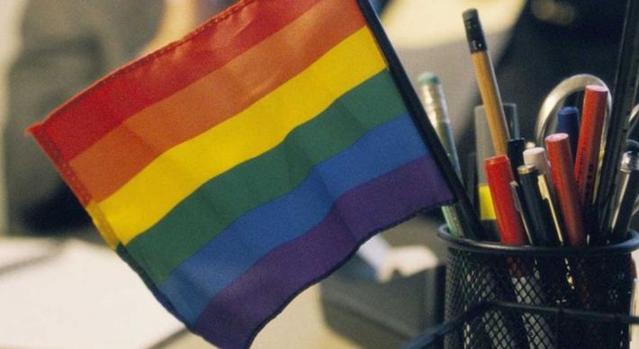 Apesar de serem os responsáveis por movimentar cerca de 10% do PIB brasileiro, a discussão sobre questões financeiras voltada para a população LGBTQIA+ ainda é rasa, mas é urgente e necessária