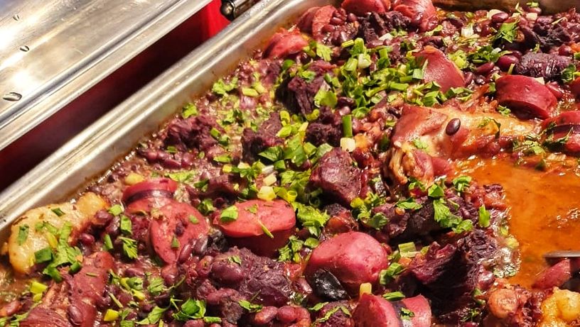 Feijoada servida no restaurante Casa de Bamba