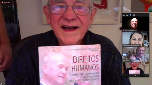 João Baptista em chamada de vídeo com os autores de livro em seu homenagem por Arquivo Pessoal/ Gilsilene Passon