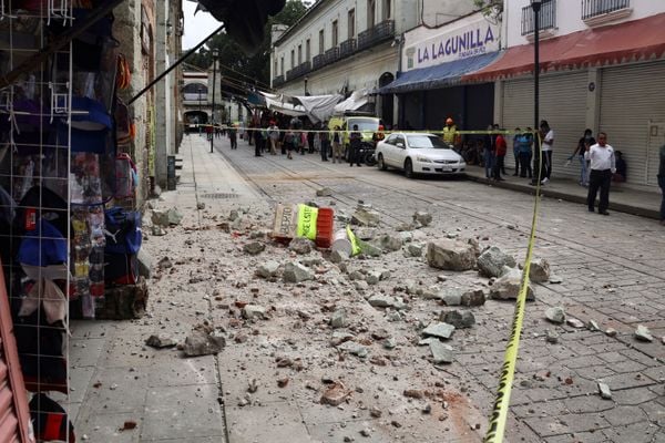 Estragos causados em Oaxaca, no México, após um terremoto de 7,5 graus na escala Richter ser registrado no centro e o sul do país