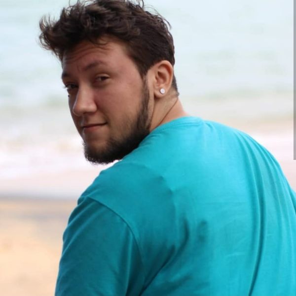Rafael de Alcântara Amorim, 27 anos, operador de telemarketing que se identifica como homem trans.