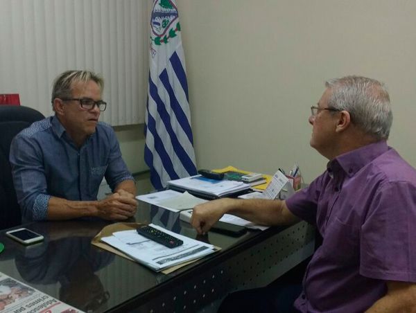 Sérgio Meneguelli e Paulo Foletto no gabinete da Prefeitura