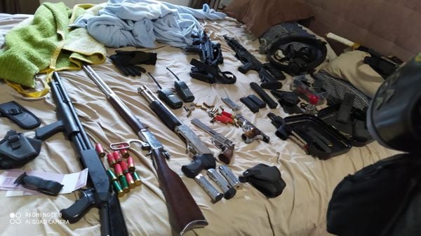 Armas apreendidas durante operação em Guarapari por Divulgação/Sesp