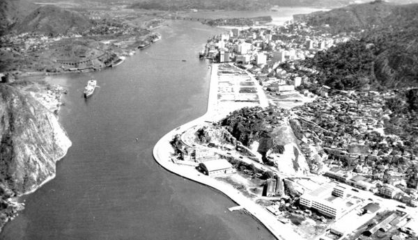 A cidade de Vitória no começo do desenvolvimento e aterros durante a década de 1950 por Arquivo | A Gazeta