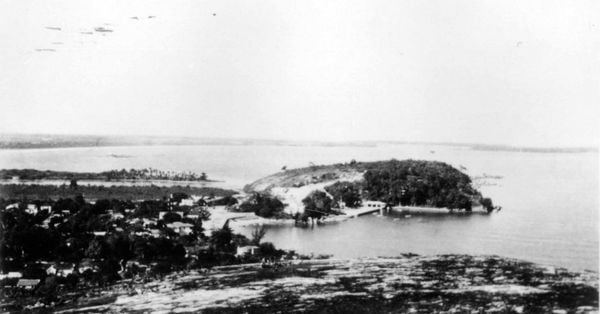 A cidade de Vitória no começo do desenvolvimento e aterros durante a década de 1950 por Arquivo | A Gazeta