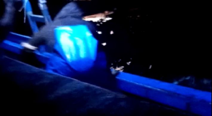 Tripulantes de barco pesqueiro ficaram à deriva a 30 km da costa de Vitória. Navio-tanque prestou ajuda com bateria para embarcação voltar ao Litoral Sul