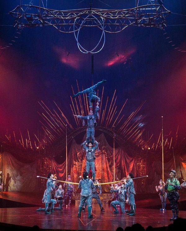 Cena de espetáculo do Cirque du Soleil