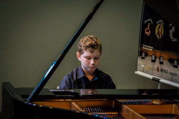 O pianista e estudante Estevão Medeiros Gomes, de 11 anos, de Vitória (ES)