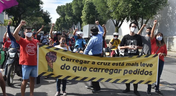 Trabalhadores são considerados autônomos e não têm direitos garantidos como quem atua de carteira assinada; aumento da demanda pelo serviço deu mais evidência às dificuldades