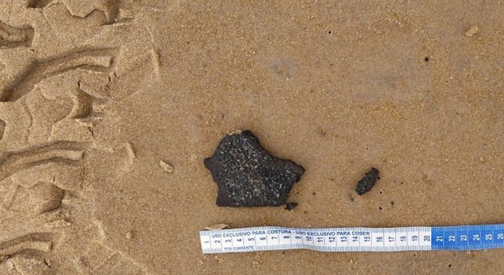 Segundo a Marinha, o material foi encontrado na segunda (29) e na terça (30) na praia de Guriri, em São Mateus