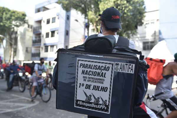 Entregadores de aplicativo fazem manifestação pedindo melhores condições de trabalho e remuneração, em Vitória, nesta quarta-feira (1) por Fernando Madeira