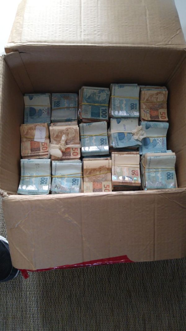 Quantia de R$ 280 mil foi encontrada em notas de dinheiro pela PF