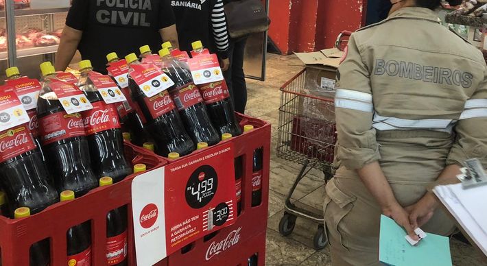 Fiscalização da Delegacia Especializada de Defesa do Consumidor (Decon) encontrou situações sanitárias precárias no local