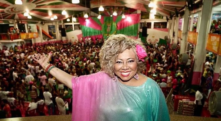 Cantora chamou fãs para assistirem à divulgação do samba do Carnaval de Vitória 2021 que a Andaraí vai apresentar em live no YouTube