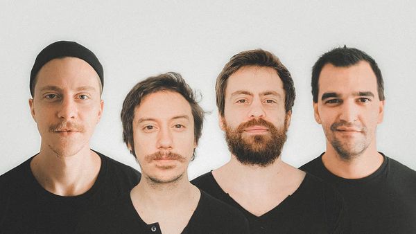 A banda Scalene: Gustavo Bertoni, Tomas Bertoni, Lucas Furtado, Philipe Conde