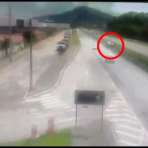 Segundo a PM, o motorista de 43 anos foi socorrido pelo Corpo de Bombeiros e encaminhado a um hospital particular de Vitória