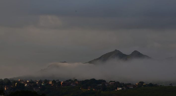 A temperatura mínima de 10 °C está prevista para Pedra Azul, na Região Serrana do Estado. Em praticamente todo o Espírito Santo, o Instituto Climatempo prevê 0% de possibilidade de chuva para o início da semana