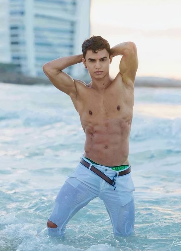 O modelo baiano Paulo Roberto Souza Evangelista, que é comparado na web por semelhança física com Cristiano Ronaldo