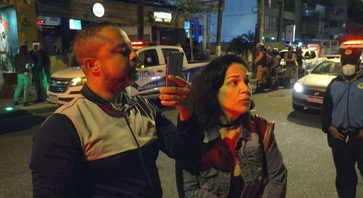Neste país altamente desigual e hierarquizado, os brasileiros sentem-se desconfortáveis na condição de cidadão, que traz a noção de igualdade de direitos e deveres
