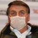 Presidente Jair Bolsonaro usa máscara em meio à pandemia do novo coronavírus