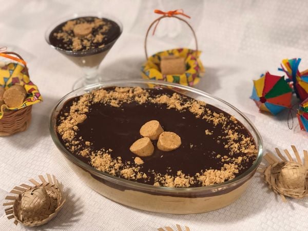 Pavê de paçoca e doce de leite com ganache de chocolate da chef Patricia Pinho 