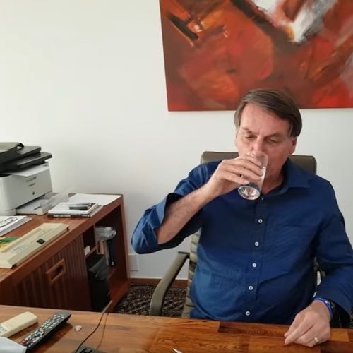 Com Covid-19, Bolsonaro dá aula do que não fazer