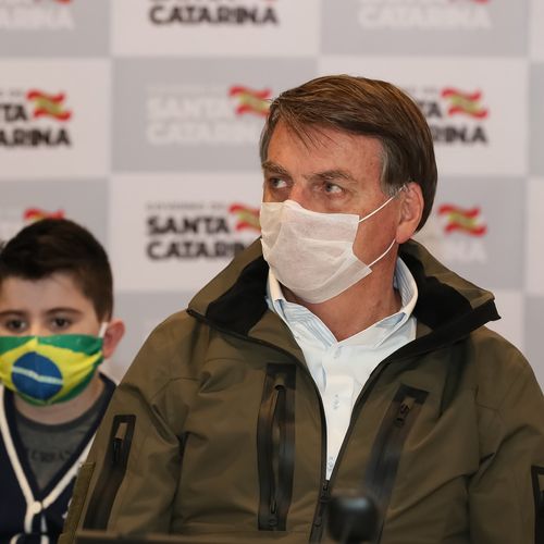 Presidente relatou ter sentido febre, mas nesta terça (07) contou já estar se sentindo melhor