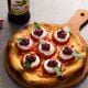 Imagem - Para celebrar o Dia da Pizza, faça em casa uma caprese especial