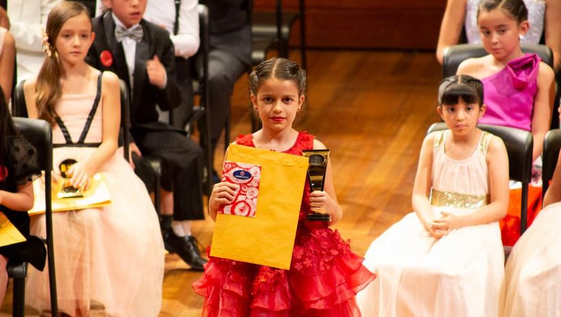 A pianista Olívia Tebaldi em concurso internacional de música em Bogotá, na Colômbia