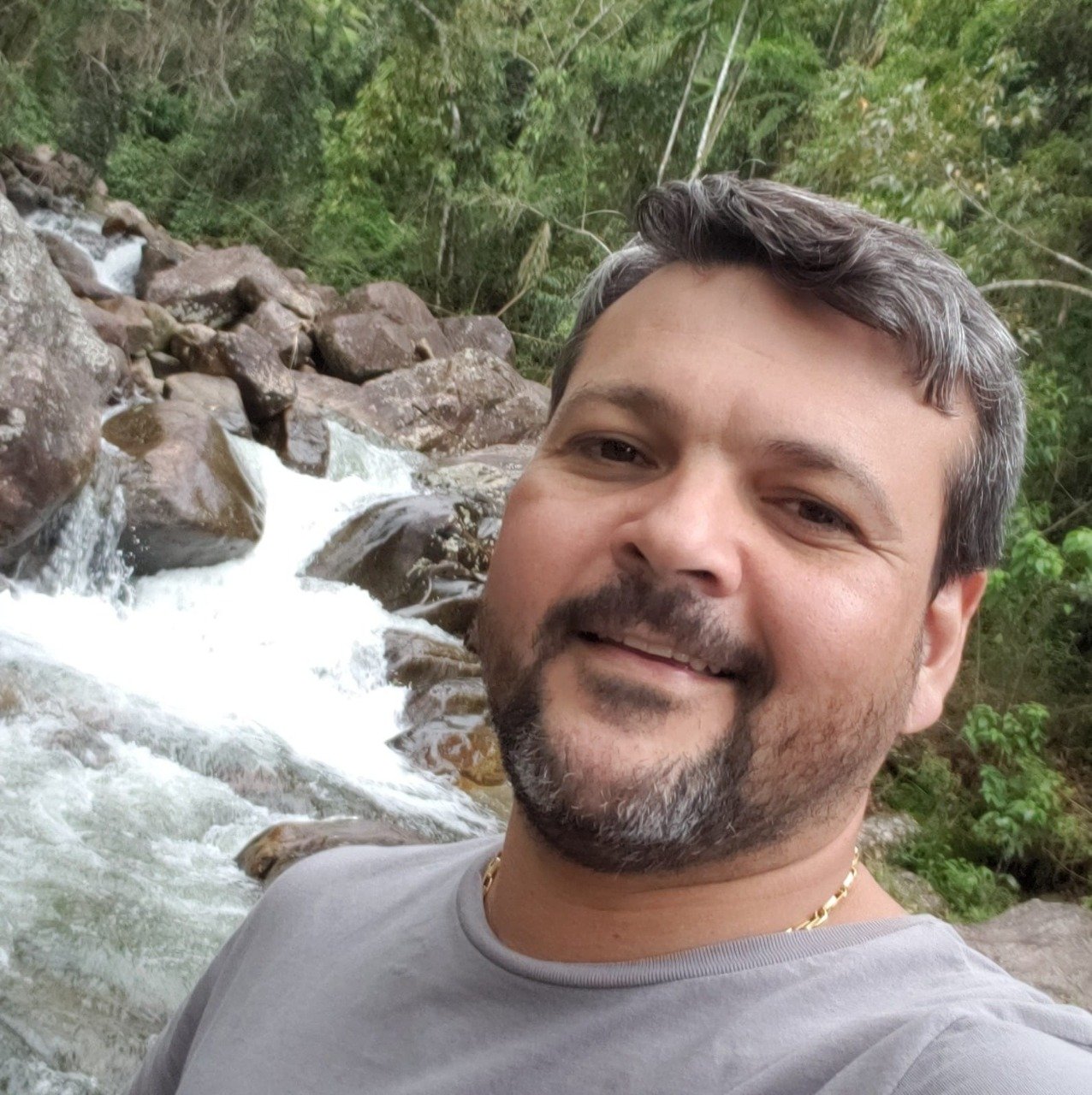 Mario André, que trabalhava como assessor de gabinete do deputado estadual Capitão Assumção (PL), foi morto a tiros dentro de padaria em Itapuã, Vila Velha