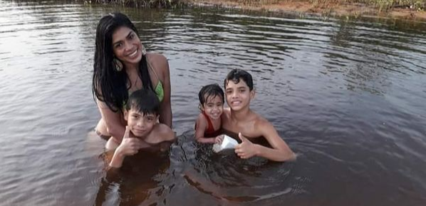 Jacieli e os três filhos. Daniel, 13 anos, Samuel 9 anos e Ana Valentina, de 2 anos. Crédito: Acervo Pessoal
